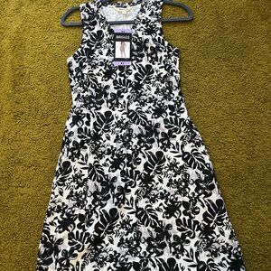 Briggs New York Monochrome Floral Midi Dress
